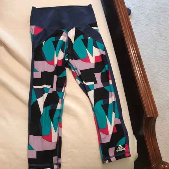 adidas Pants - Adidas high rise cropped patterned leggings